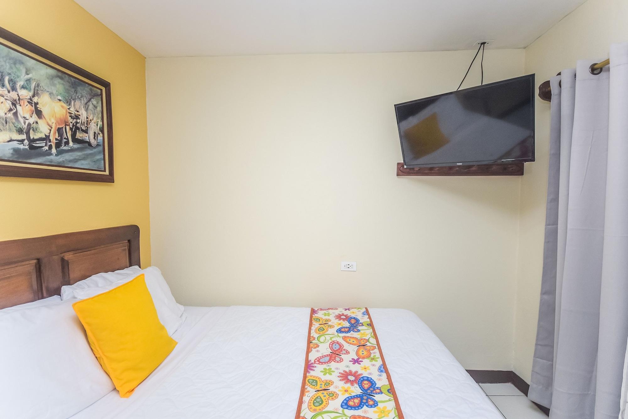Berlor Airport Inn Santiago Este Exterior photo